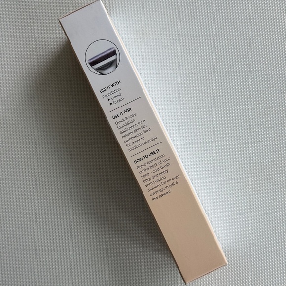 NWT IT Cosmetics Airbrush Spatula Foundation Brush #117 - Picture 3 of 5